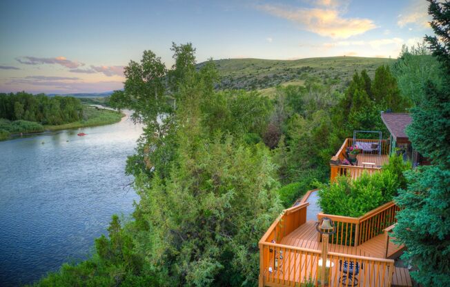 Beautiful Water Front Home!