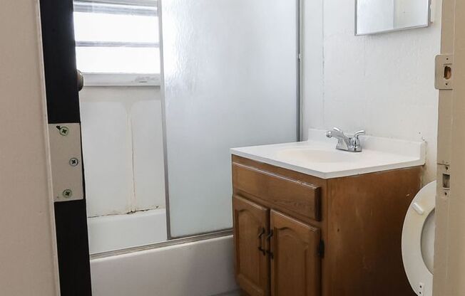 3 beds, 1 bath, 1,330 sqft, $1,295, Unit 1719 6th ave unit 2