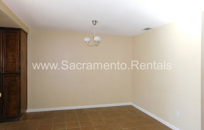 Spacious Citrus Heights 2bd/2.5ba Condo with 2 Car Garage