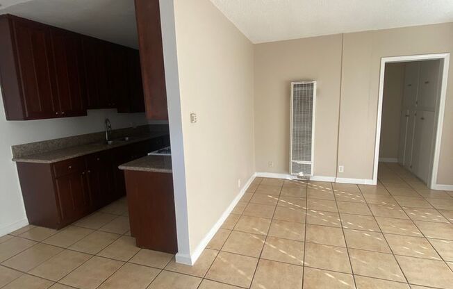 1 bed, 1 bath, 586 sqft, $1,595, Unit 11