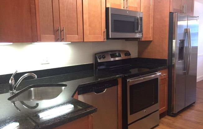 2 beds, 1.5 baths, 881 sqft, $2,200, Unit 5321 #3