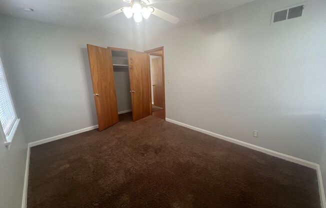 3 beds, 1 bath, $1,100