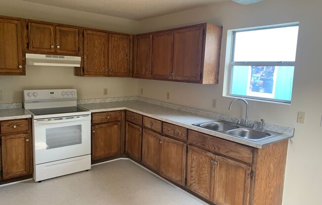 3 beds, 2 baths, $1,600