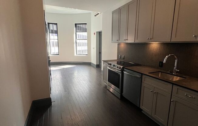 1 bed, 1.5 baths, 750 sqft, $2,099, Unit 403