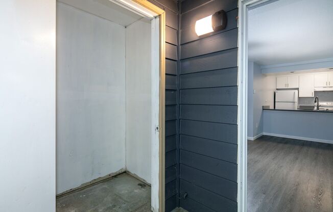 1 bed, 1 bath, 723 sqft, $1,675, Unit B23