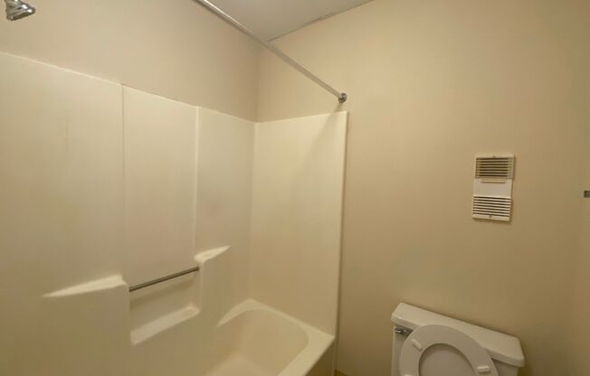 Studio, 1 bath, $865, Unit 392
