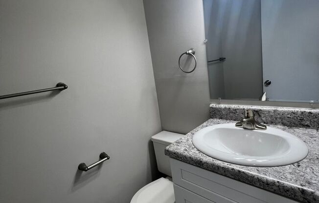 2 beds, 1.5 baths, 815 sqft, $999, Unit 4617