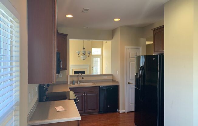 Beautiful, Move in ready,  3 Bedroom 2.5 Bath Townhome in Holly Park!
