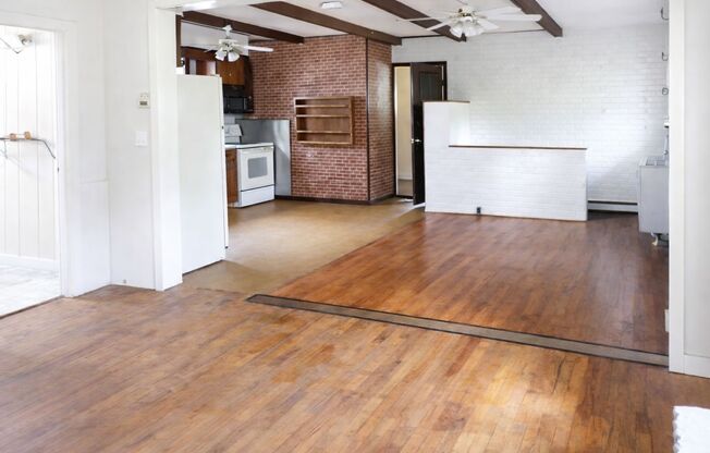 Spacious 5-Bedroom, 4-Bathroom Home Near UVM & Downtown Burlington (10 Walnut St)