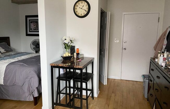 Studio, 1 bath, 400 sqft, $1,475, Unit 4630-2H