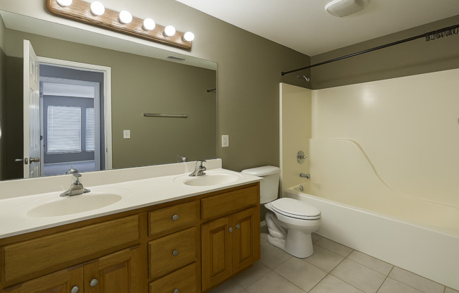 Spacious 3 Bed, 2.5 Bath Home in Kansas City North!