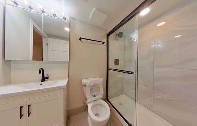 1 bed, 1 bath, 810 sqft, $2,400, Unit 1313 G