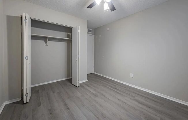2 beds, 1 bath, 880 sqft, $1,050, Unit 270