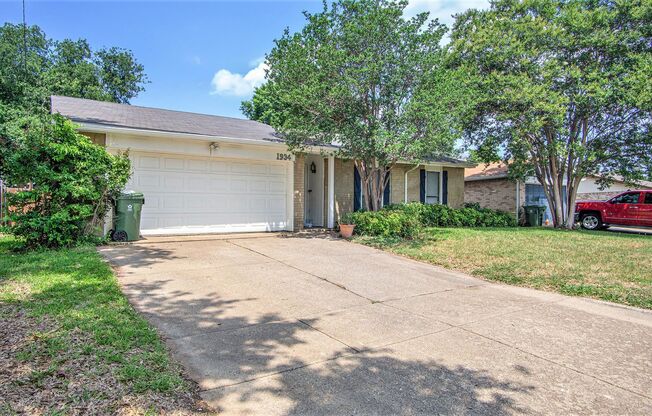 Beautifully crafted 3-2-2 in Arlington with Fridge included!
