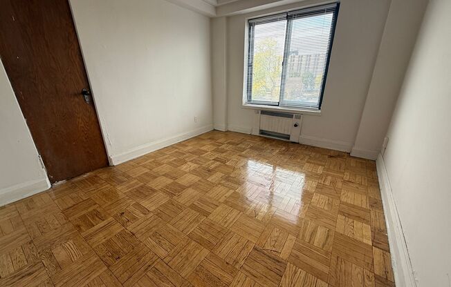 2 beds, 1 bath, $1,295, Unit 410