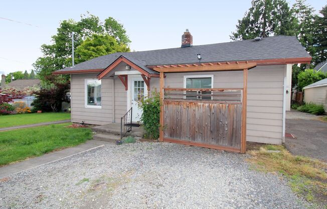 Freshly Updated 2 Bedroom Parkrose Bungalow