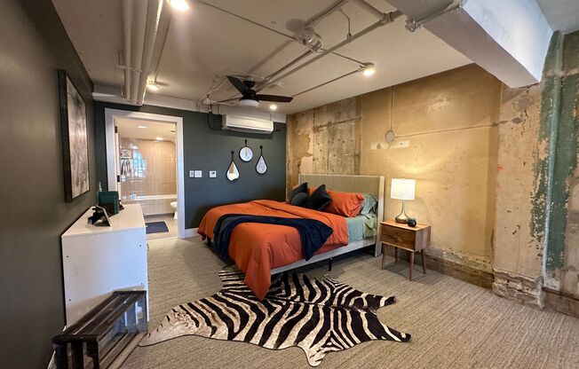 Studio, 1 bath, 640 sqft, $1,700, Unit STR 219 N ALAMO #403