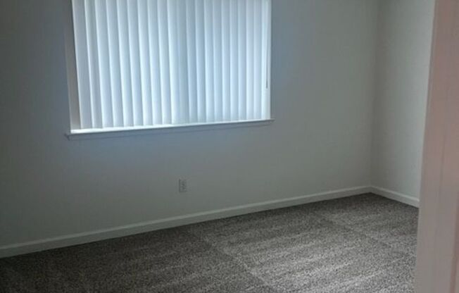 2 beds, 1 bath, $2,500, Unit 77