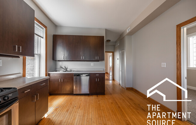 3110 W FULLERTON