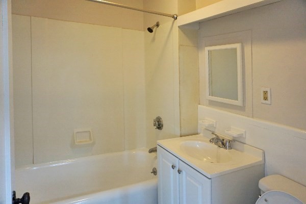 1 bed, 1 bath, 450 sqft, $2,200, Unit 08