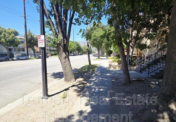 380 W ALAMEDA AVE