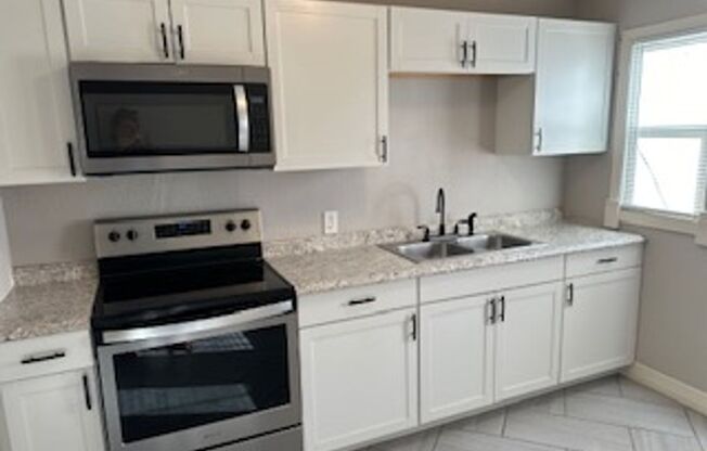 2 beds, 1 bath, $1,195