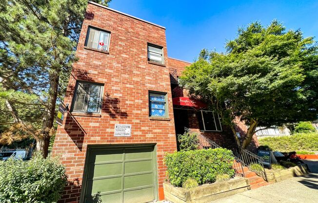 Studio, 1 bath, 390 sqft, $1,150, Unit 10