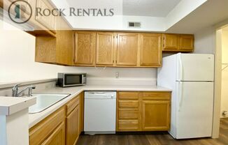 2 beds, 1.5 baths, 900 sqft, $829