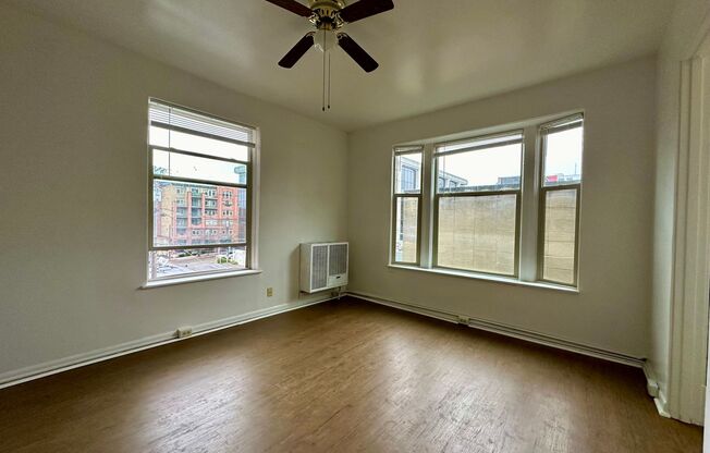 Studio, 1 bath, 450 sqft, $1,450, Unit 318