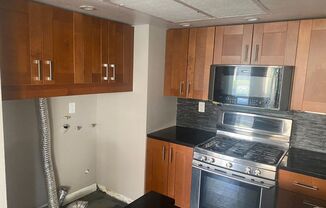 2 beds, 2 baths, $2,600, Unit #B