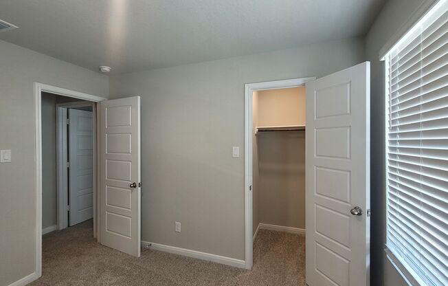 3 beds, 2.5 baths, $1,495, Unit 3826 Abbott Pass Unit 101