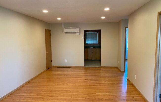 2 beds, 1 bath, 800 sqft, $1,495