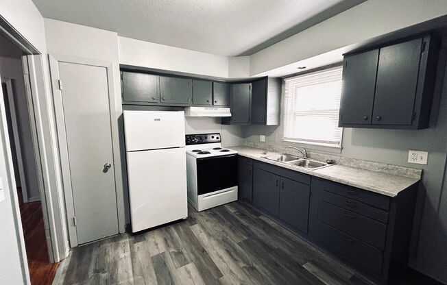 2 beds, 1 bath, $825, Unit 7023