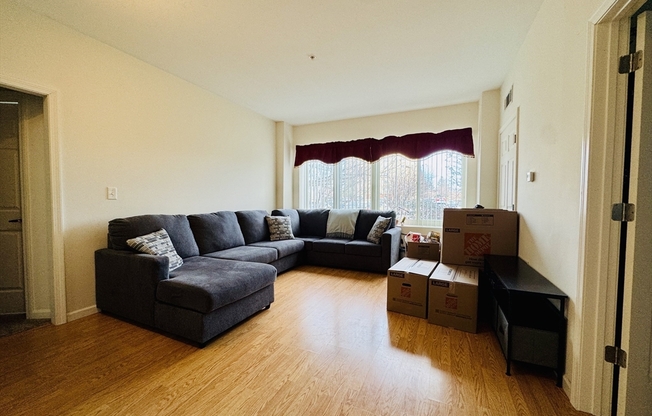 2 beds, 1.5 baths, 1,056 sqft, $2,800, Unit 102