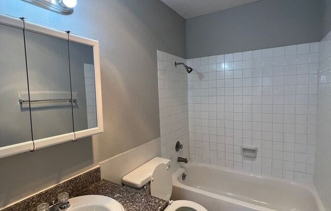 1 bed, 1 bath, 500 sqft, $1,050, Unit 32-B