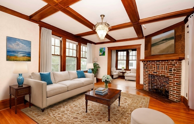 37 39 MARY ST