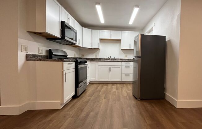 2 beds, 1 bath, 1,049 sqft, $1,170, Unit 5