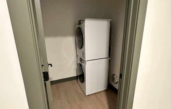 1 bed, 1 bath, 1,050 sqft, $1,950, Unit 2219-028