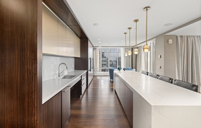 1 bed, 1 bath, 646 sqft, $5,300, Unit 1719