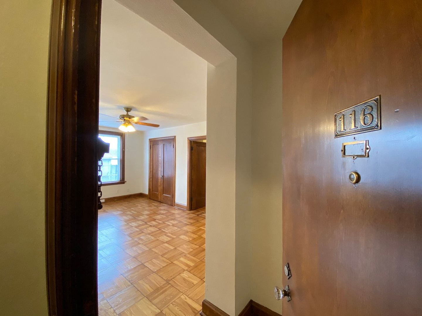 Studio, 1 bath, 400 sqft, $805, Unit 116