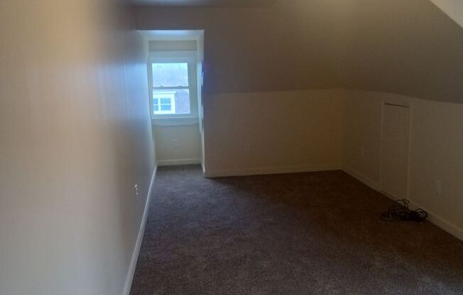 2 beds, 1 bath, $1,300