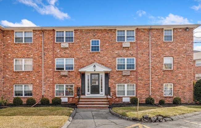 6 COLONIAL VLG DR
