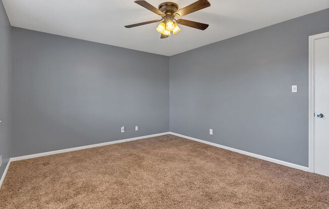 3 beds, 2.5 baths, 1,370 sqft, $1,015, Unit B-3