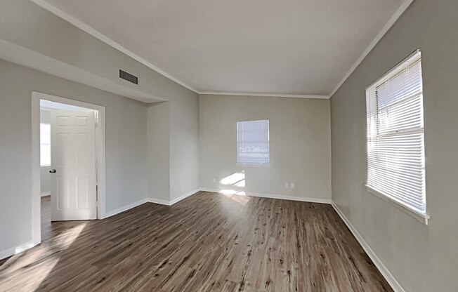 825 GRANDE DR