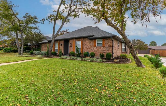 4636 VERSAILLES LN