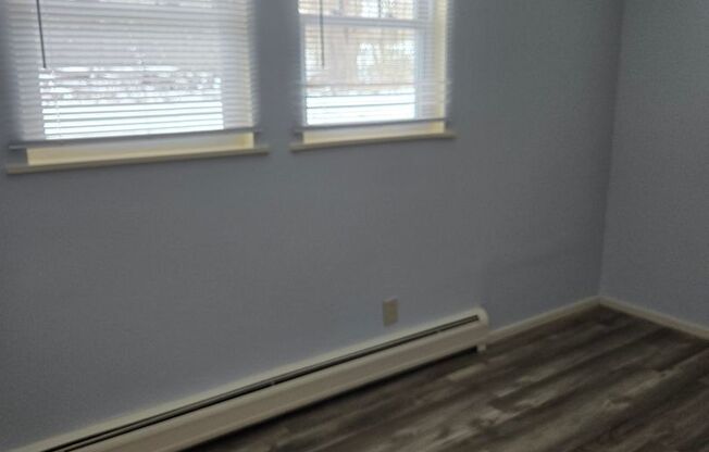 1 bed, 1 bath, 350 sqft, $955, Unit 031