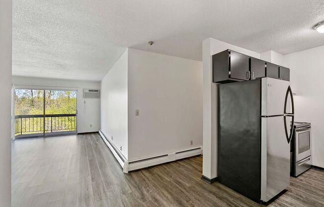 2 beds, 1.5 baths, 1,060 sqft, $1,300, Unit 7720-209