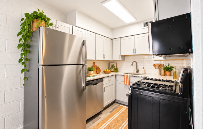 2 beds, 1 bath, 748 sqft, $1,749, Unit E67
