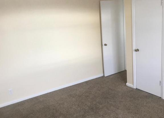 2 beds, 1 bath, 950 sqft, $1,595