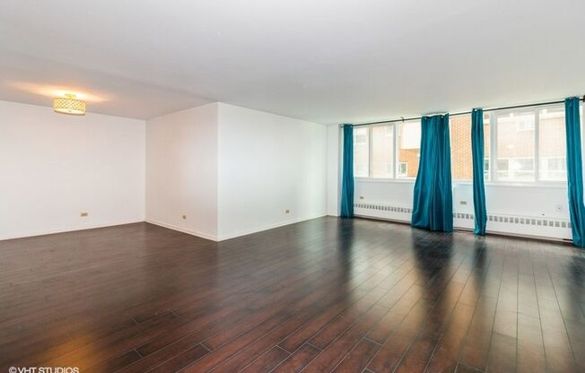 Large 1 Bed/Bath Evanston Condo with TWO Parking Spaces!